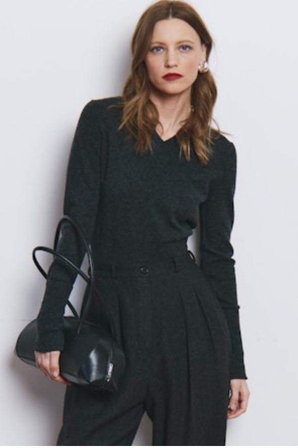 AUTUMN CASHMERE V neck cuffed top